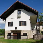 Дом отдыха Hillside Haven With Sauna And Hot-tub - One Bedroom With Sauna And Hot-tub *