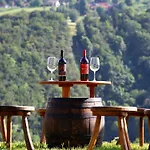 Hillside Haven With Sauna And Hot-tub - One Bedroom With Sauna And Hot-tub