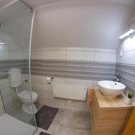 Hillside Haven With Sauna And Hot-tub - One Bedroom With Sauna And Hot-tub