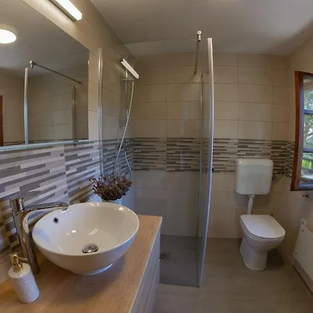 Hillside Haven With Sauna And Hot-tub - One Bedroom With Sauna And Hot-tub *