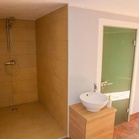Prázdninový dům Hillside Haven With Sauna And Hot-tub - One Bedroom With Sauna And Hot-tub Podbocje