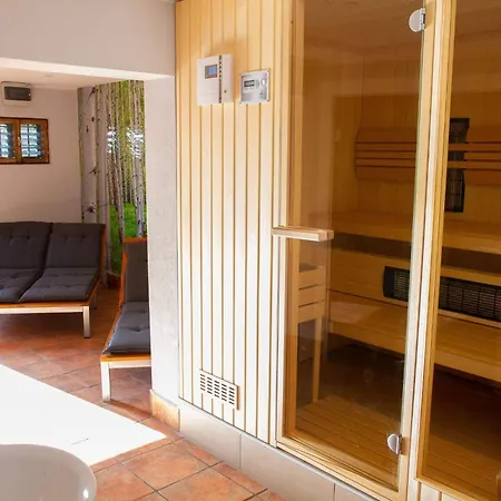 Hillside Haven With Sauna And Hot-tub - One Bedroom With Sauna And Hot-tub *