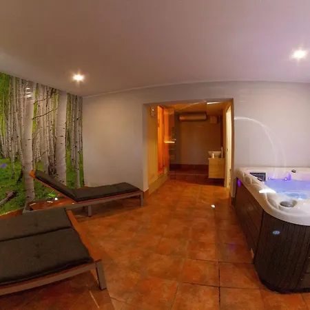 Hillside Haven With Sauna And Hot-tub - One Bedroom With Sauna And Hot-tub