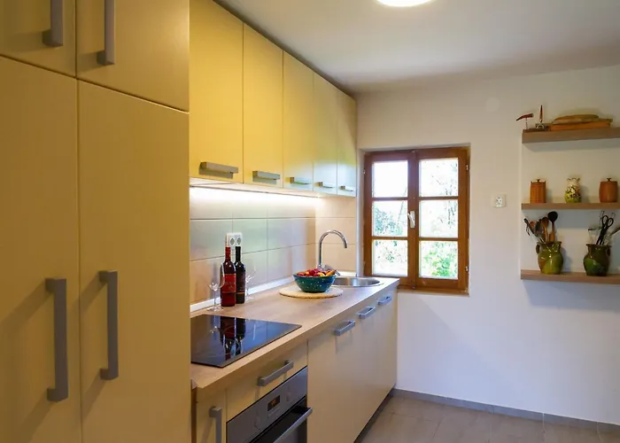 Hillside Haven With Sauna And Hot-tub - One Bedroom With Sauna And Hot-tub Podbocje