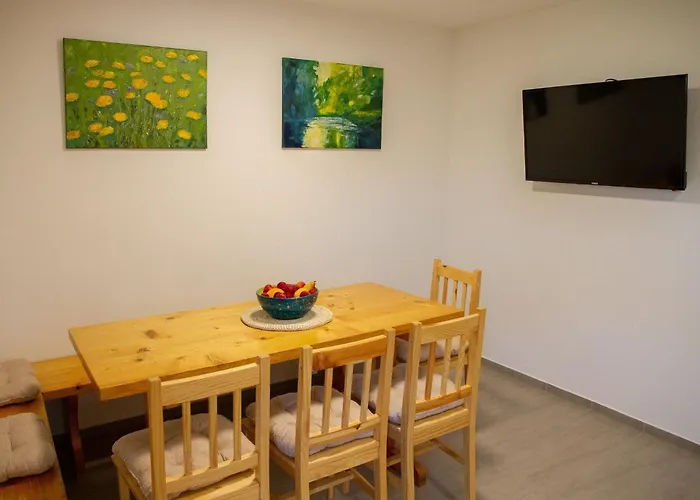 Hillside Haven With Sauna And Hot-tub - One Bedroom With Sauna And Hot-tub *