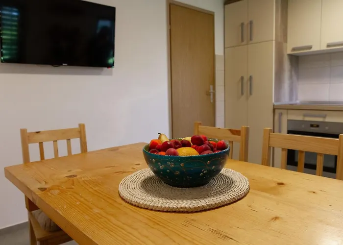 別荘 Hillside Haven With Sauna And Hot-tub - One Bedroom With Sauna And Hot-tub Podbocje