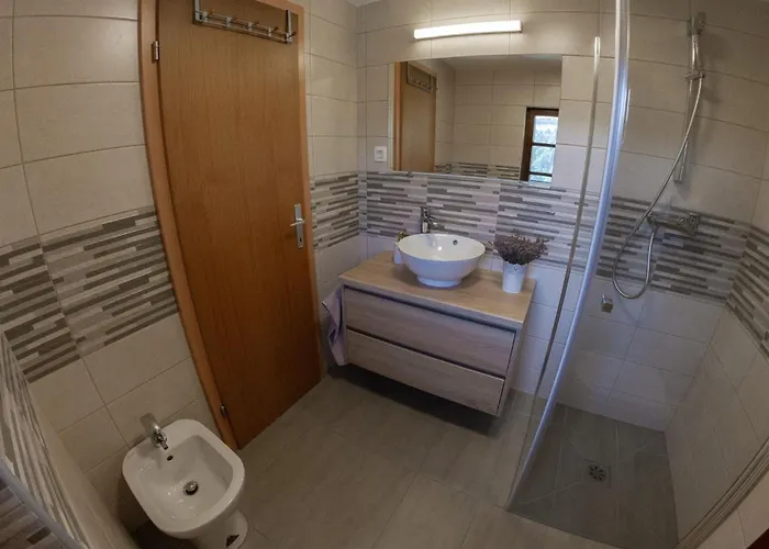 Hillside Haven With Sauna And Hot-tub - One Bedroom With Sauna And Hot-tub Vikendica