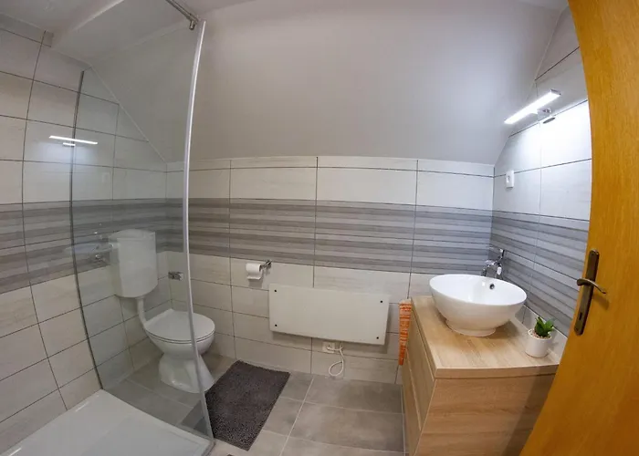 Hillside Haven With Sauna And Hot-tub - One Bedroom With Sauna And Hot-tub