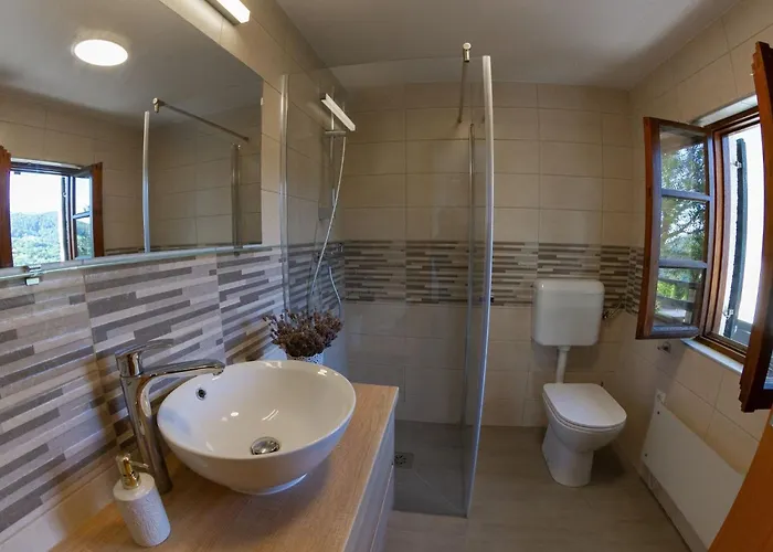 Hillside Haven With Sauna And Hot-tub - One Bedroom With Sauna And Hot-tub *