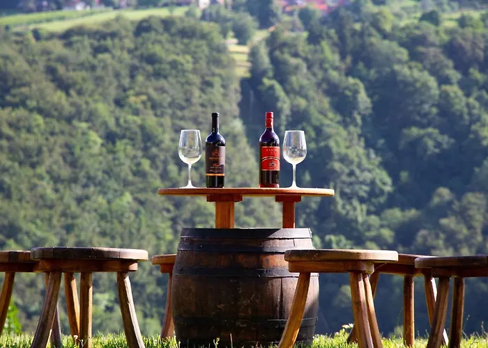 Hillside Haven With Sauna And Hot-tub - One Bedroom With Sauna And Hot-tub