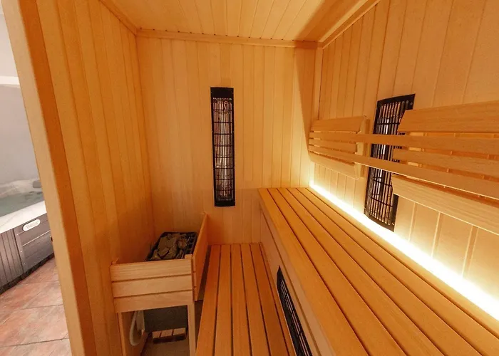 Hillside Haven With Sauna And Hot-tub - One Bedroom With Sauna And Hot-tub *