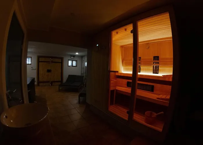 Vikendica Hillside Haven With Sauna And Hot-tub - One Bedroom With Sauna And Hot-tub