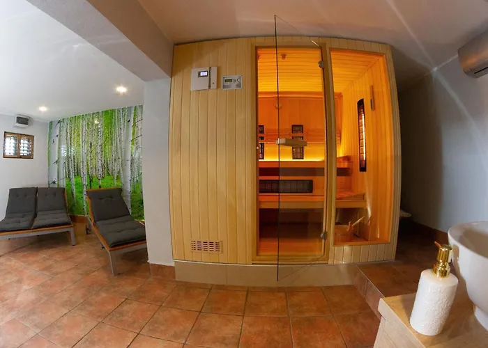 Hillside Haven With Sauna And Hot-tub - One Bedroom With Sauna And Hot-tub *