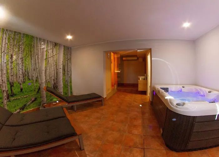 Hillside Haven With Sauna And Hot-tub - One Bedroom With Sauna And Hot-tub